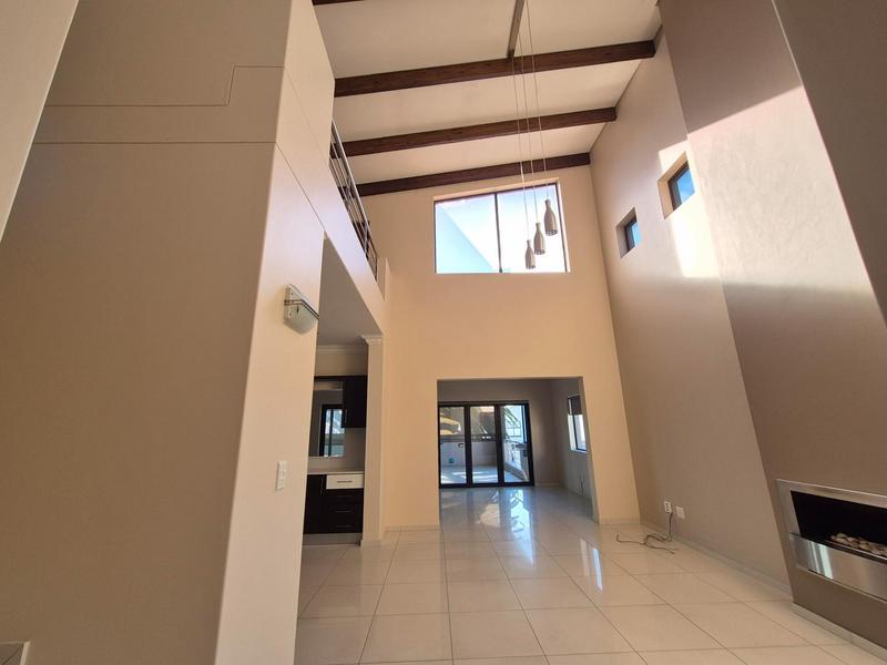 To Let 3 Bedroom Property for Rent in Bloubergrant Western Cape